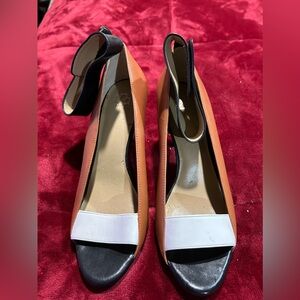 Ann Taylor brown/black/white shoes. Size 9